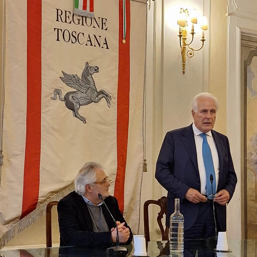 Ein Moment aus der Rede von Eugenio Giani.