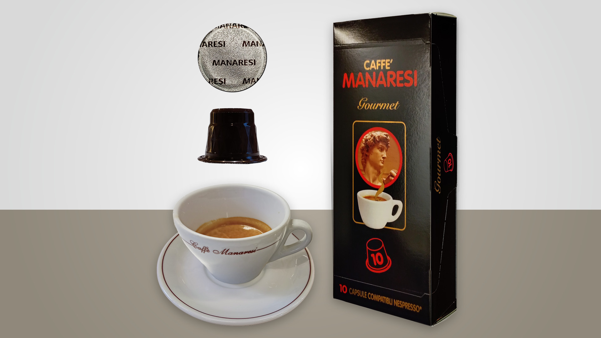 Nos capsules compatibles Nespresso® dans le nouvel étui de 10 unités. Corps en plastique, scellage avec feuille d’aluminium personnalisée.