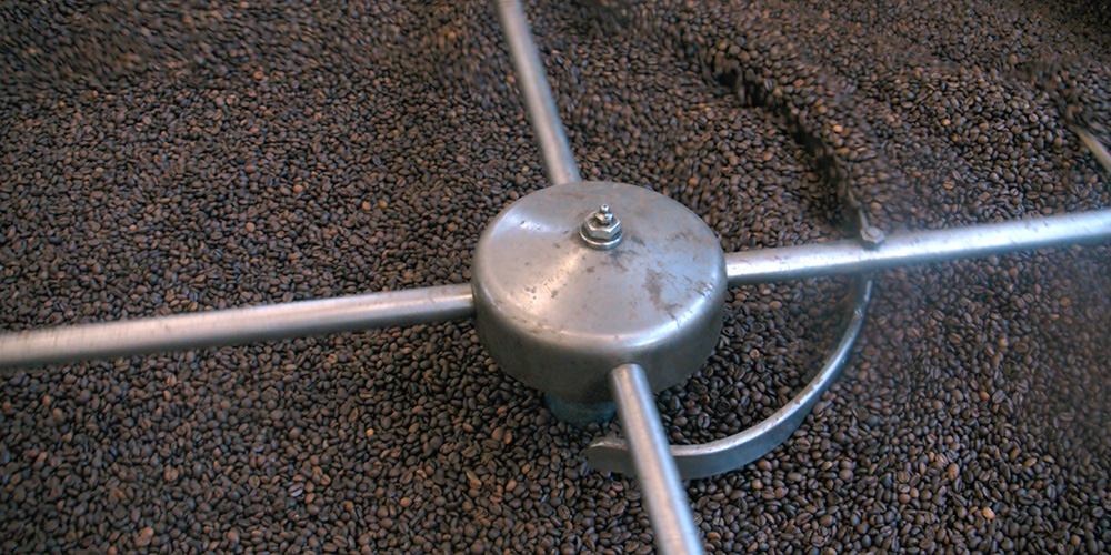 Cooling of roasted coffee